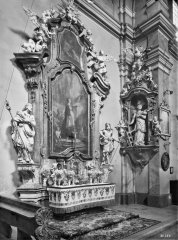 historické foto interiéru kostela (boční oltář)