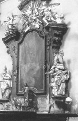 historické foto interiéru kostela (boční oltář)