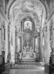 hlavní loď kostela (oltář)