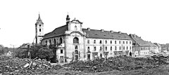 historické foto kostela krátce před demolicí