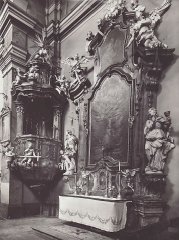 historické foto interiéru kostela (boční oltář)