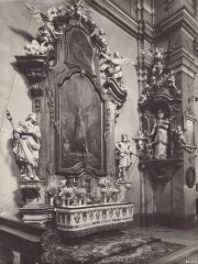 historické foto interiéru kostela (boční oltář)