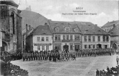 dobová pohlednice města s kostelem (zcela vlevo)