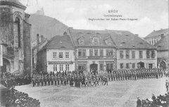 dobová pohlednice města s kostelem (zcela vlevo)