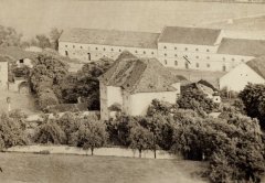 historické foto kostela s klášterem