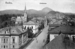 dobová pohlednice města s kostelem