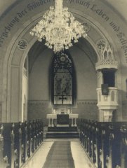 historické foto interiéru kostela - zadní část