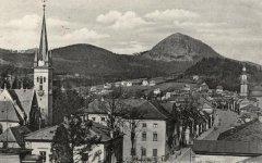 dobová pohlednice evangelického kostela (vlevo)