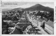 dobová pohlednice města s kostelem