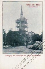 stavba kostela na dobové pohlednici