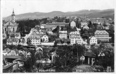 dobová pohlednice města s kostelem