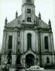 průčelí kostela