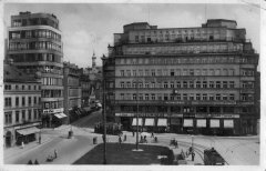 dobová pohlednice města s kostelem (věž v pozadí)