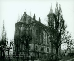 pohled zezadu zleva