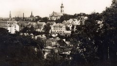 dobová pohlednice města s kostelem