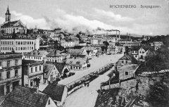 dobová pohlednice města s kostelem