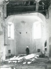 interiér kostela před demolicí