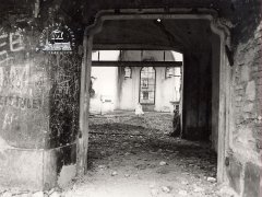 interiér kostela před demolicí