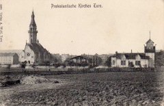 dobová pohlednice s námětem kostela a původního provizorního kostela