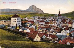 historická pohlednice s kostelem (v popředí uprostřed)