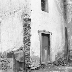 vchod do kaple