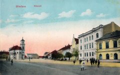 dobová pohlednice náměstí s původním kostelem