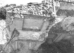 kostel poničený bombardováním - vnitřek lodi