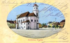 dobová pohlednice města s původním kostelem