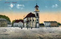 dobová pohlednice náměstí s původním kostelem