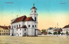 dobová pohlednice náměstí s původním kostelem