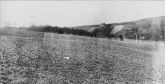 historické foto kostela (v pozadí)