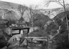 historické foto kostela (vpravo nahoře)
