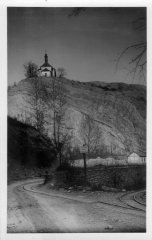 kostel na dobové pohlednici