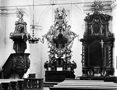 historické foto interiéru kostela