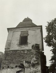 bourání kostela - věž