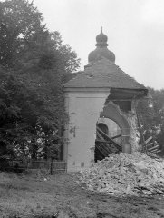 bourání kostela