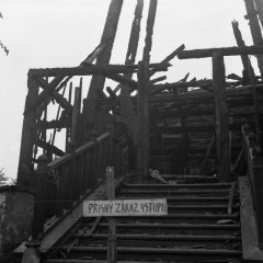 zbytky původního kostela po požáru
