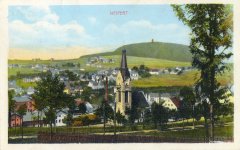 dobová pohlednice města s kostelem