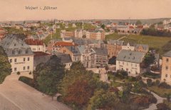 historické foto města s kostelem (pod nápisem)