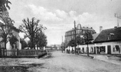 historické foto kaple (vlevo)