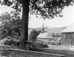 historické foto části vsi s kaplí
