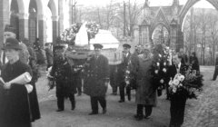historické foto kaple (vlevo)