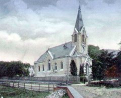 kaple na dobové pohlednici