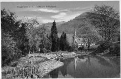 kaple na dobové pohlednici