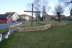vyznačené obvodové zdivo kaple