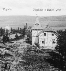 historické foto původní kaple (v pozadí) a nedaleké restaurace