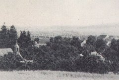 historické foto kaple (vlevo)
