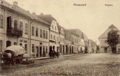 kaple sv. Josefa (v pozadí)
