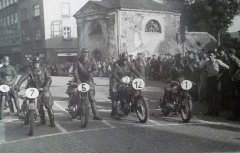 historické foto kaple (v pozadí)