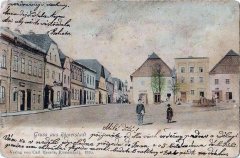 kaple sv. Josefa (v pozadí)
